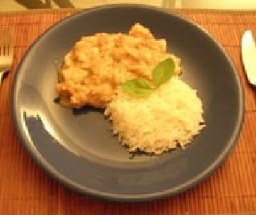 Poulet au lait de coco, curry et amandes effilées Poulet au lait de coco, curry et amandes effilées