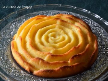 Gâteau au lait concentré sucré parfumé au citron