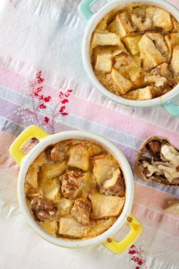 Clafoutis aux pommes, raisins noirs et noix Clafoutis aux pommes, raisins noirs et noix