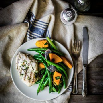 Salade de poulet poché au lait d'amande Salade de poulet poché au lait d'amande