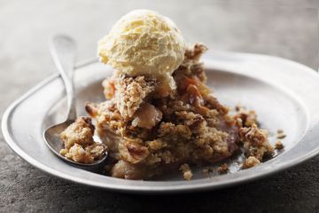 Crumble facile aux pommes, noisettes et caramel Crumble facile aux pommes, noisettes et caramel
