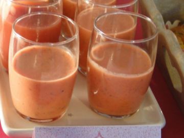 Gaspacho de fraises, tomates cerises et chèvre frais Gaspacho de fraises, tomates cerises et chèvre frais