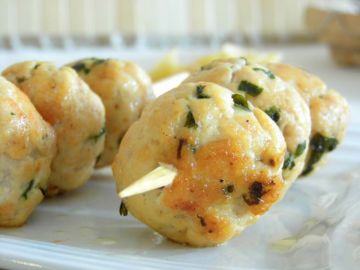 Boulettes de poulet au parmesan façon brochette Boulettes de poulet au parmesan façon brochette