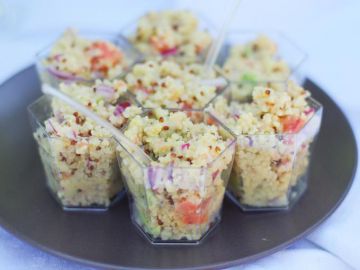 Verrines de quinoa, avocat et pamplemousse Verrines de quinoa, avocat et pamplemousse