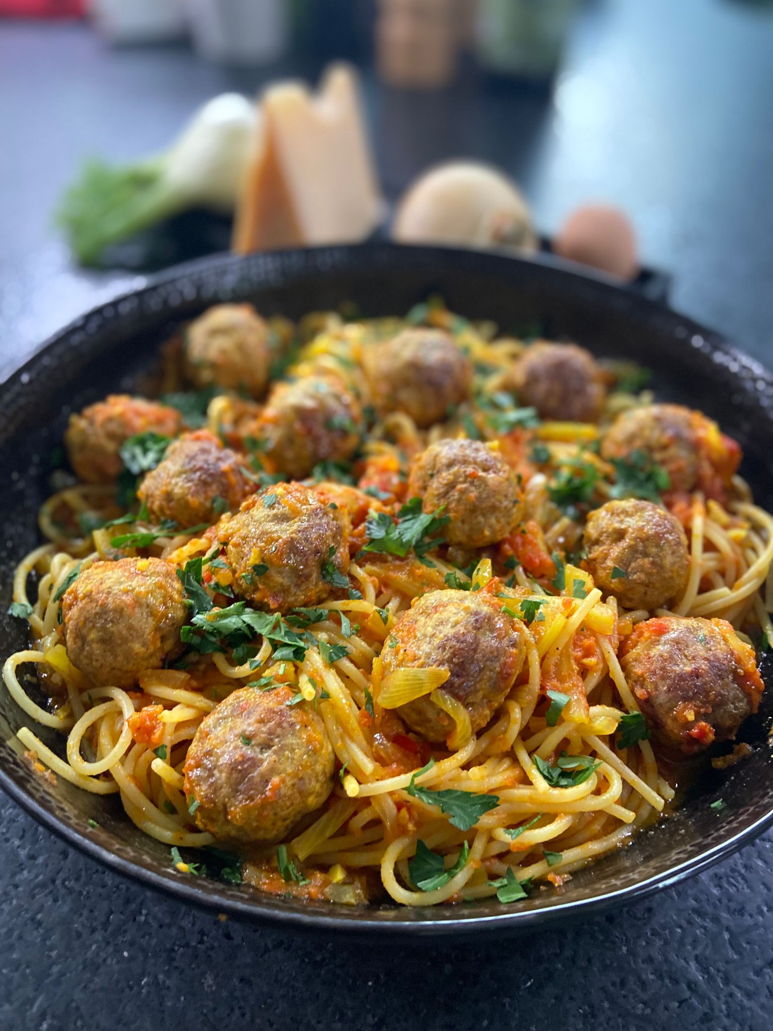 SPAGHETTIS AUX BOULETTES SPAGHETTIS AUX BOULETTES