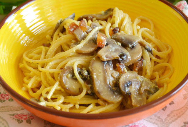 Spaghettis Carbonara aux Champignons WW - Plat et Recette Spaghettis Carbonara aux Champignons WW - Plat et Recette