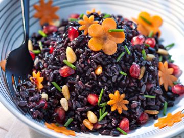 Salade de riz noir aux pignons Salade de riz noir aux pignons