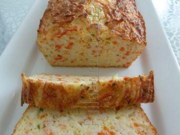 Cake extra moelleux et léger aux miettes de surimi Cake extra moelleux et léger aux miettes de surimi
