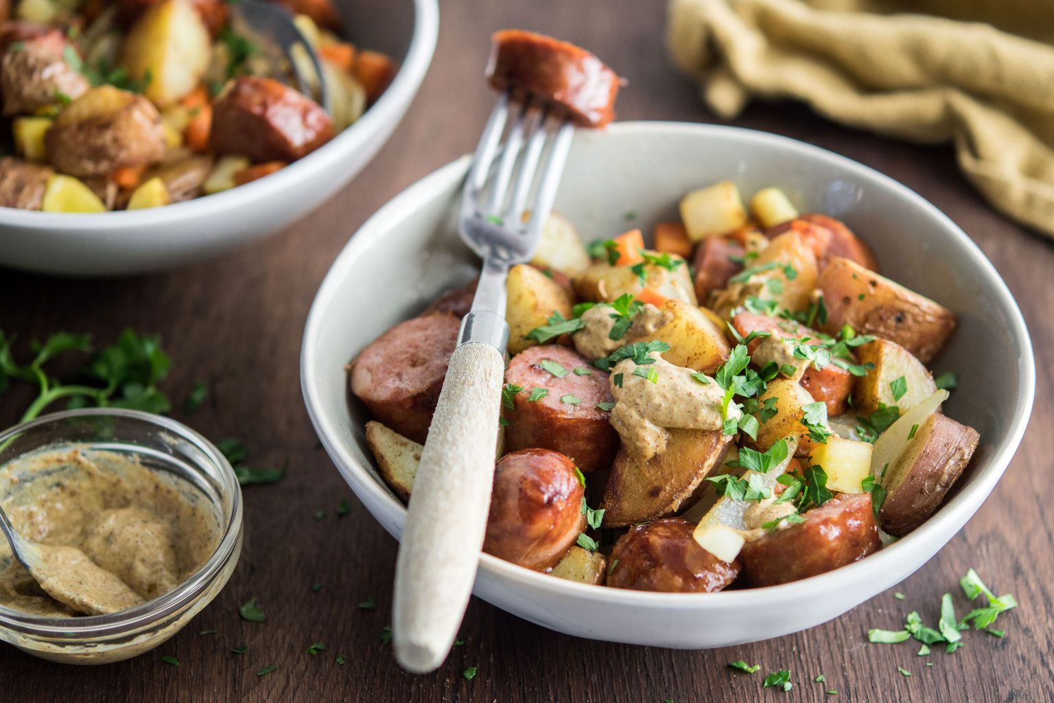 Poêlée de saucisses au chou et moutarde aux épices Cachemire Poêlée de saucisses au chou et moutarde aux épices Cachemire