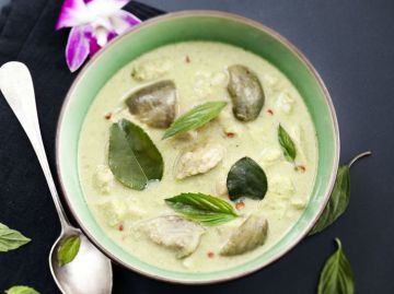 Poulet au basilic et lait de coco Poulet au basilic et lait de coco