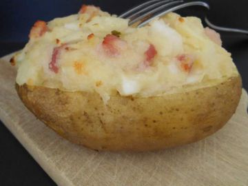 Pommes de terre farcies aux lardons & fromage Pommes de terre farcies aux lardons & fromage