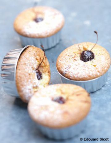 Gâteaux manqués au citron et cerises 