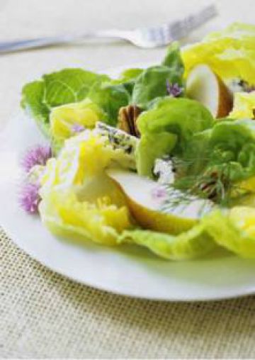Salade verte au roquefort et à la poire Salade verte au roquefort et à la poire