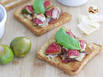 Bruschetta aux figues, parmesan et jambon de parme Bruschetta aux figues, parmesan et jambon de parme