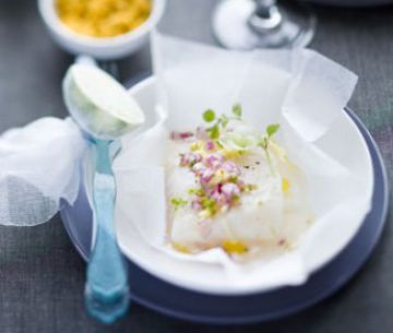 Papillotes de bar à l’oignon rouge, au gingembre et au citron vert, semoule aux épices Papillotes de bar à l’oignon rouge, au gingembre et au citron vert, semoule aux épices