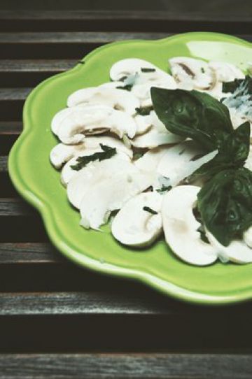 Carpaccio de champignons au basilic Carpaccio de champignons au basilic