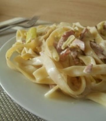 Pâtes à la crème de poireaux et lardons fumés Pâtes à la crème de poireaux et lardons fumés