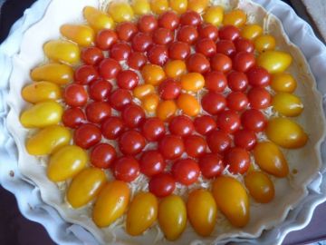 Tarte super facile aux tomates cerises et à la mozzarella