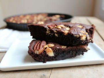 Brownie aux noix de pécan et pépites de chocolat blanc Brownie aux noix de pécan et pépites de chocolat blanc