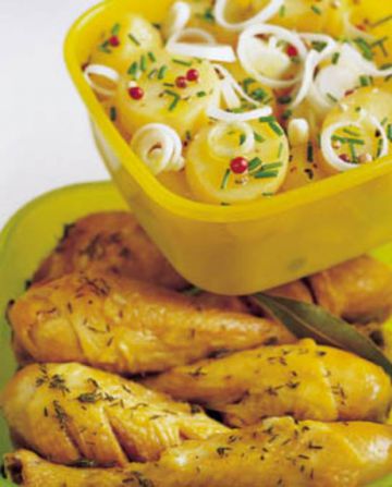 Cuisses de poulet froid et salade de pommes de terre Cuisses de poulet froid et salade de pommes de terre