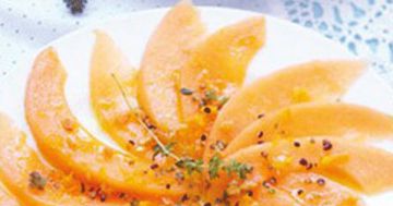 Carpaccio de melon sauce vinaigrette agrumes et cacahuètes Carpaccio de melon sauce vinaigrette agrumes et cacahuètes