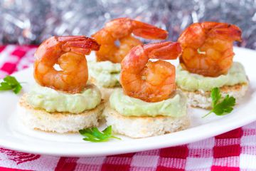 Toasts au guacamole et crevettes Toasts au guacamole et crevettes