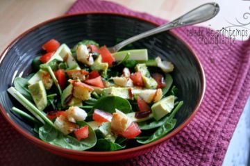 Salade de printemps croustillante avocat, courgette Salade de printemps croustillante avocat, courgette