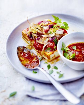 Feta gratinée, tomates et oignons Feta gratinée, tomates et oignons