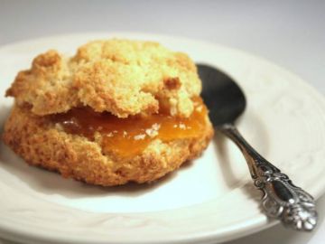 Scones à la confiture d'abricots