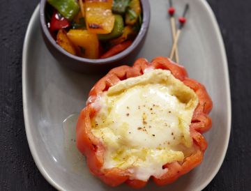 Ratatouille revisitée au Banon rôti avec sa croûte Ratatouille revisitée au Banon rôti avec sa croûte
