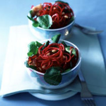 Salade de betteraves crues aux pommes Salade de betteraves crues aux pommes