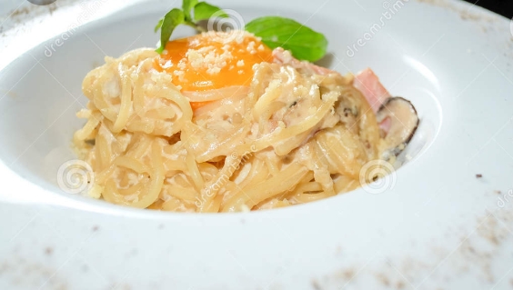 Tagliatelle aux œufs et fromage ->rapide Tagliatelle aux œufs et fromage ->rapide
