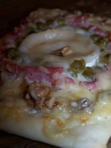 Pizzas crémeuses aux fromages et aux noix Pizzas crémeuses aux fromages et aux noix