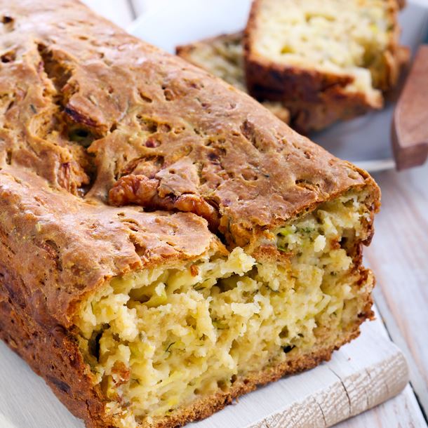 Cake aux courgettes, lardons et estragon Cake aux courgettes, lardons et estragon