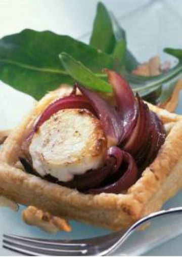 Feuilletés au chèvre et aux oignons rouges Feuilletés au chèvre et aux oignons rouges