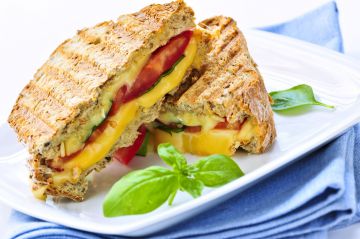 Croque-monsieur au jambon blanc, poivron, cheddar et pesto facile Croque-monsieur au jambon blanc, poivron, cheddar et pesto facile
