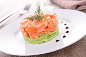 Tartare de saumon à l’avocat Tartare de saumon à l’avocat