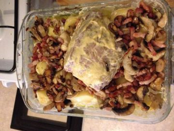 Rôti de porc aux champignons et petits lardons Rôti de porc aux champignons et petits lardons
