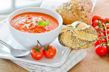 Velouté froid de tomates cerises au basilic