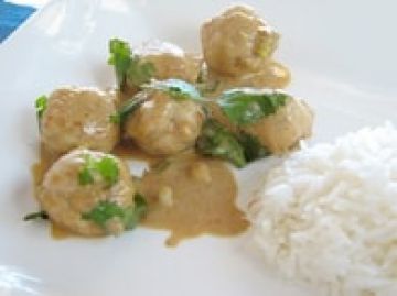 Curry rouge de boulettes de poisson