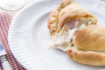 Calzone au jambon et fromage Calzone au jambon et fromage