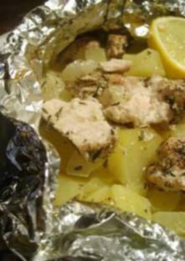 Papillote de pommes de terre et poulet au thym