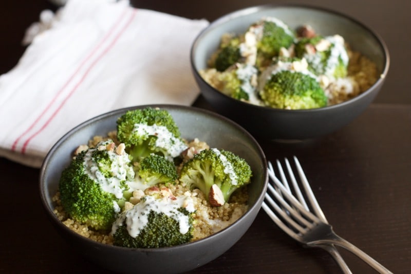 Quinoa et brocolis sauce chèvre noisettes
