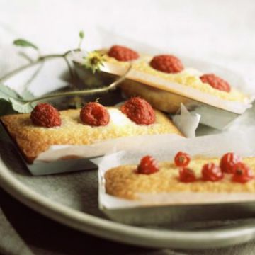 Financiers aux framboises et groseilles