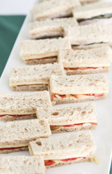 Minis sandwichs moutardés à la coppa et ricotta Minis sandwichs moutardés à la coppa et ricotta
