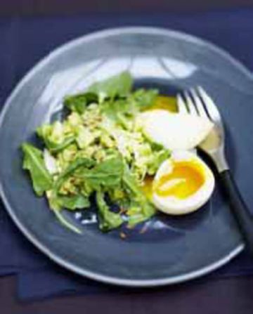 Concassée d'avocat et oeufs mollets en salade Concassée d'avocat et oeufs mollets en salade