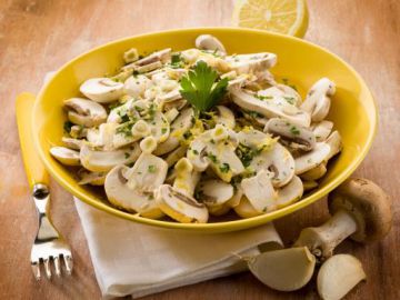 Salade de champignons crus au yaourt Salade de champignons crus au yaourt