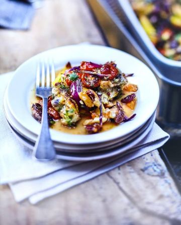 Poulet aux fruits secs et tomates-cerises Poulet aux fruits secs et tomates-cerises