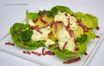 Salade tiède de pommes de terre aux lardons, sauce persil et curcuma Salade tiède de pommes de terre aux lardons, sauce persil et curcuma