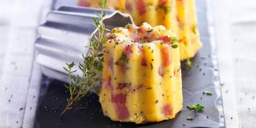 Cannelés de polenta au jambon et 3 fromages